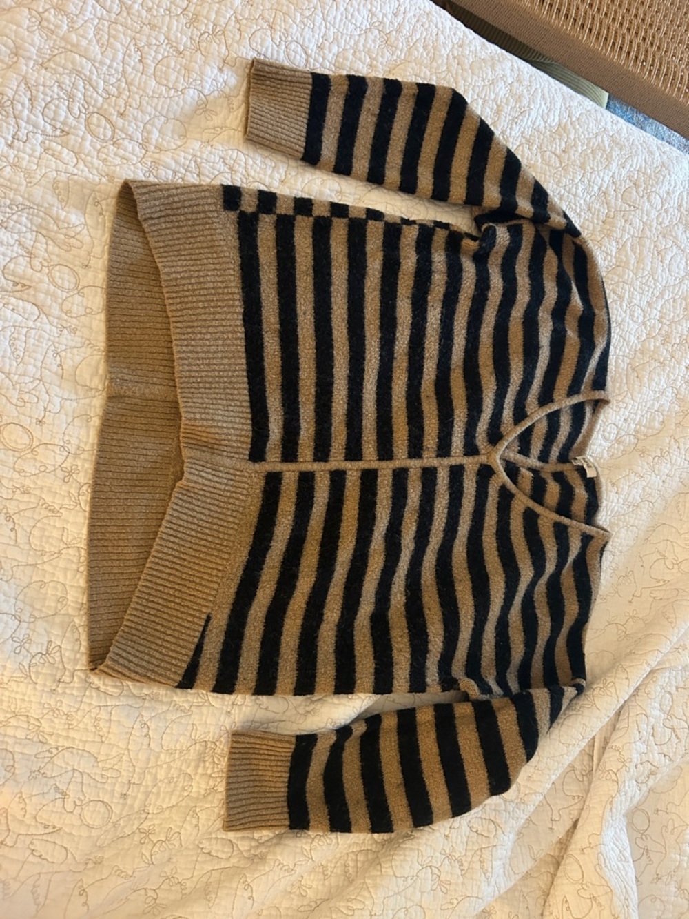 Madewell wool blend Striped V-Neck sweater in Camel and Black size L